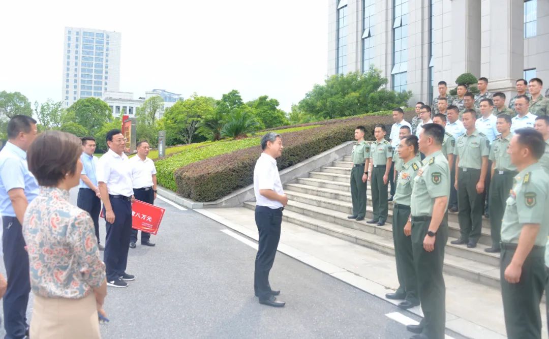 严华华学健走访慰问驻邵部队官兵、消防救援队伍和军休干部_邵商网