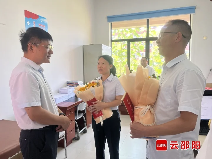 ​于金旺在邵阳市区看望慰问优秀教师代表_邵阳头条网