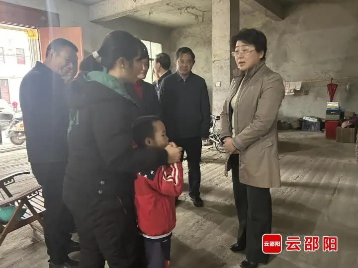 周迎春在邵阳市区调研人大工作并走访慰问困境妇女儿童_邵阳头条网