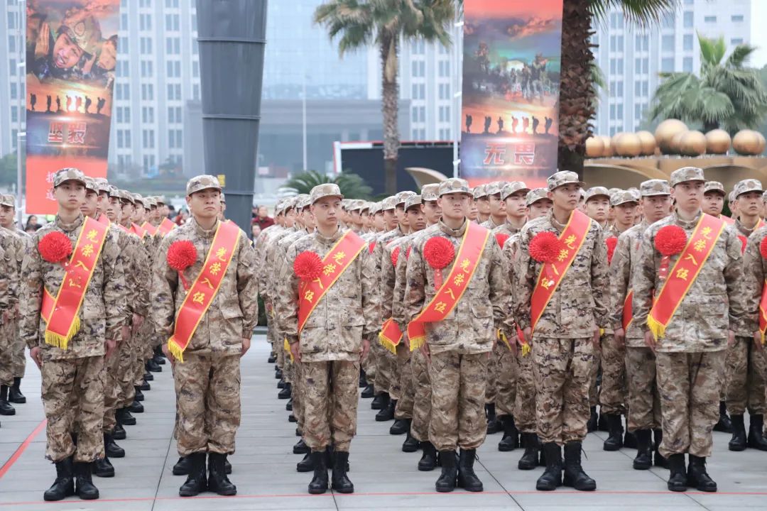 好男儿 当兵去！邵阳千余名新兵奔赴军营(图4)
