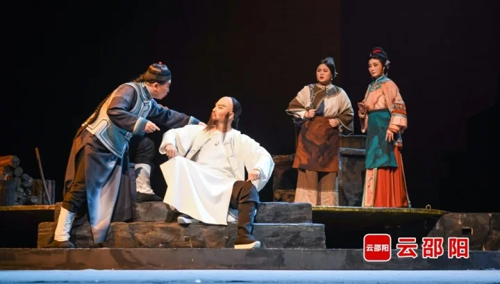 邵阳市开展“好家风·好传承”主题活动暨“一把手”配偶新时代家风建设座谈会(图2)