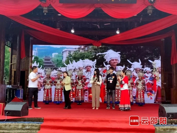邵阳市举行“湘亲湘爱”交友联谊暨“巾帼志愿关爱行”主题活动(图1)