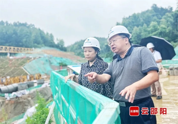 仇珂静到犬木塘水库调研(图1)