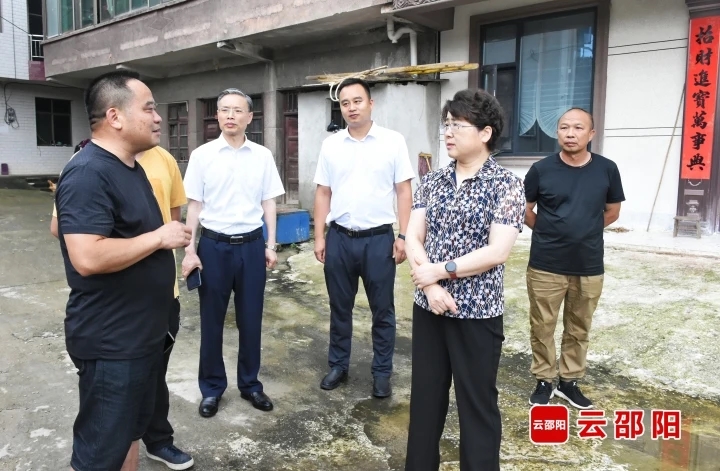 周迎春在北塔区暗访督导防汛备汛工作(图1)