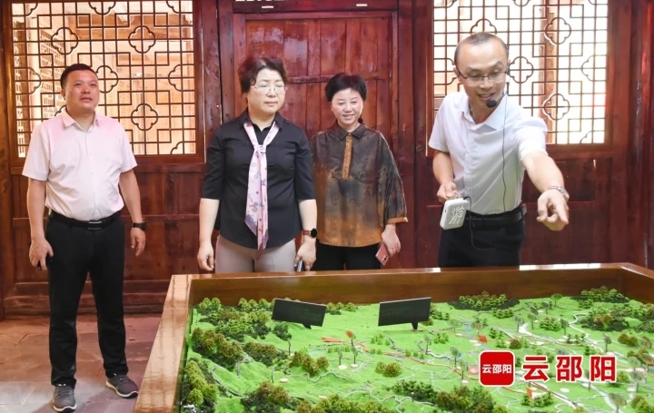 周迎春到洞口县调研人大工作并开展“五大”主题实践活动(图2)