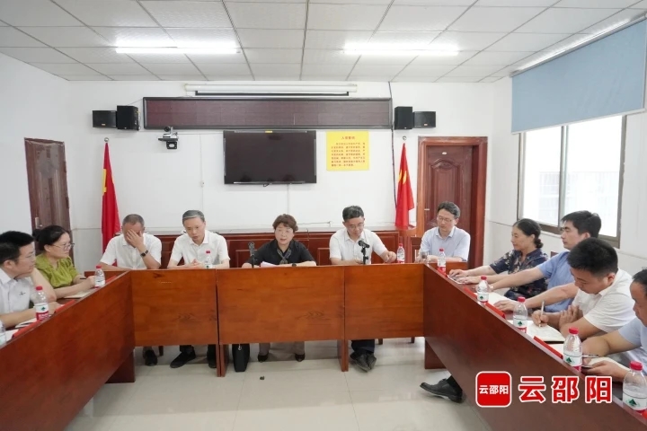 周迎春以邵阳市人大代表身份参加邵阳市人大代表小组主题活动(图2)