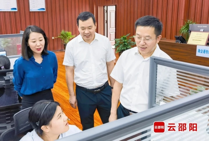 龚红果到邵阳市数据局调研(图1)