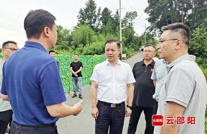 贺源到大祥区、邵东市督导检查公路水毁修复工作(图2)