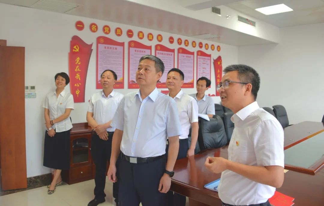 严华在市直有关单位调研党纪学习教育开展情况(图2)