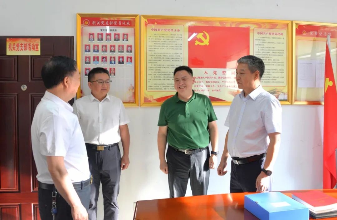 严华在市直有关单位调研党纪学习教育开展情况(图3)