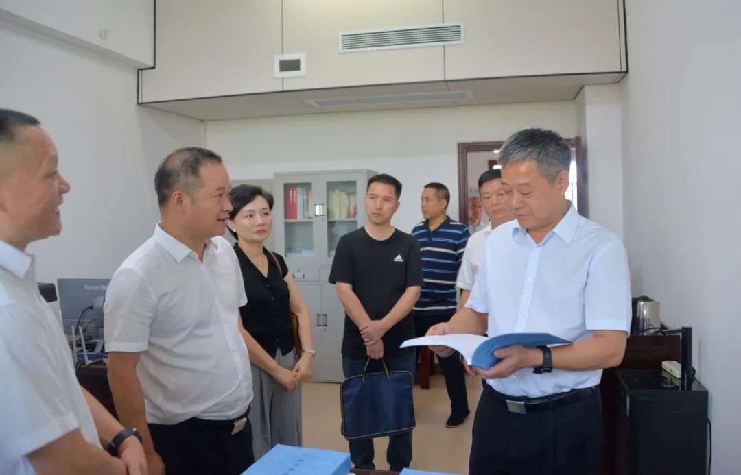严华在市教育局、市住建局督导群众身边不正之风和腐败问题集中整治工作(图3)