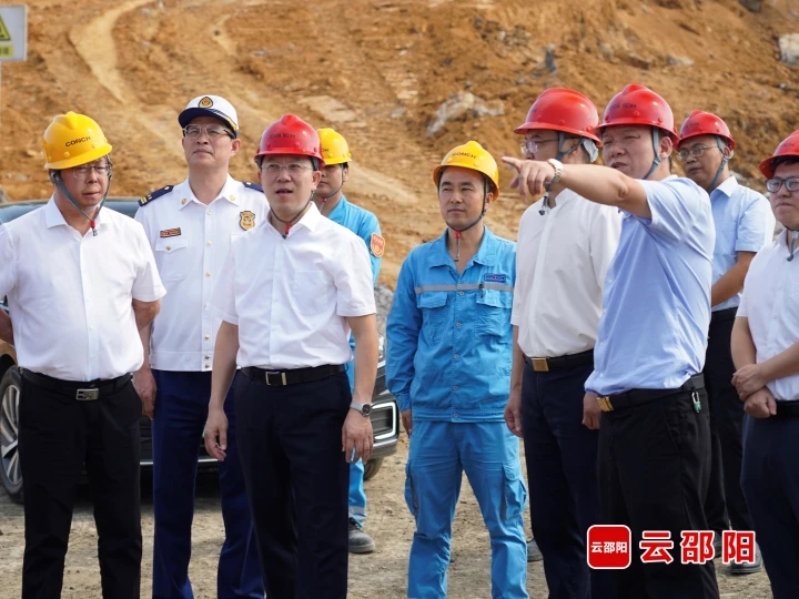 龚红果在邵阳市区督导安全生产工作(图1)