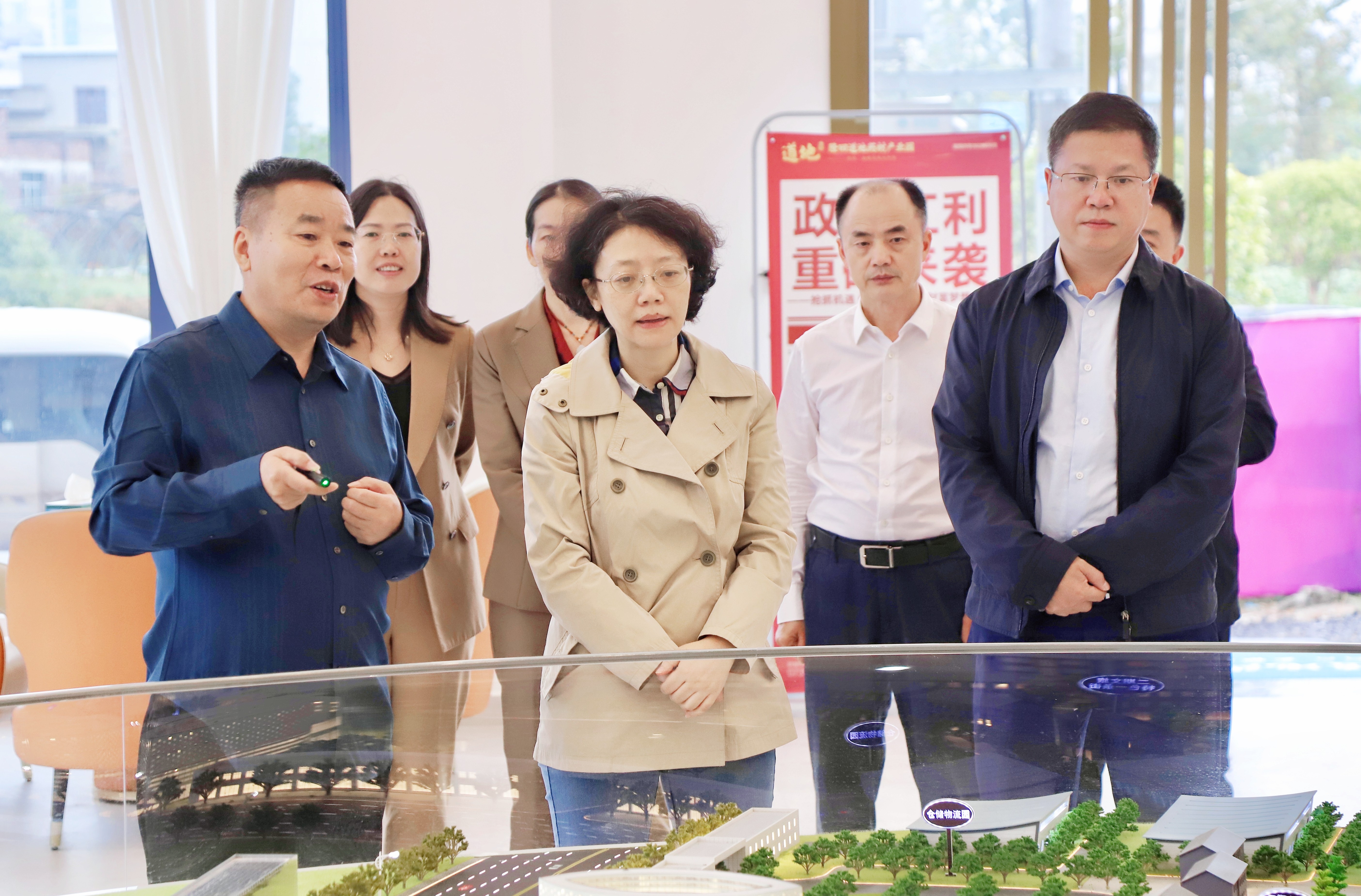 程蓓到隆回县调研产业发展工作(图1)