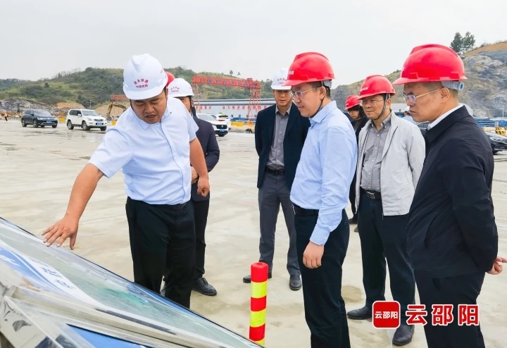 龚红果调研邵阳火车站扩改和邵永铁路建设工作(图2)
