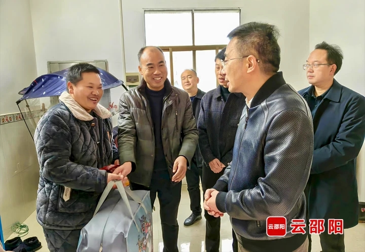 周文开展春节前走访慰问活动(图1)