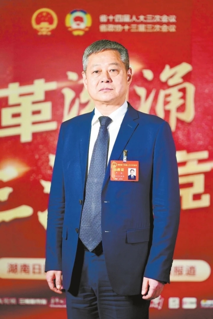 直通省两会丨加快构建现代化产业体系，扎实推动高质量发展取得更大成效——访省人大代表、邵阳市委书记严华(图1)