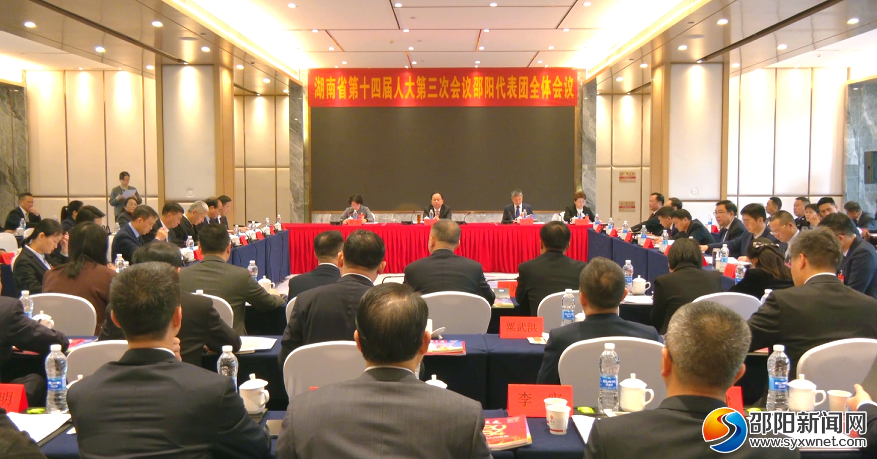 省十四届人大三次会议邵阳市代表团继续审议政府工作报告 审查计划、预算报告和草案(图1)