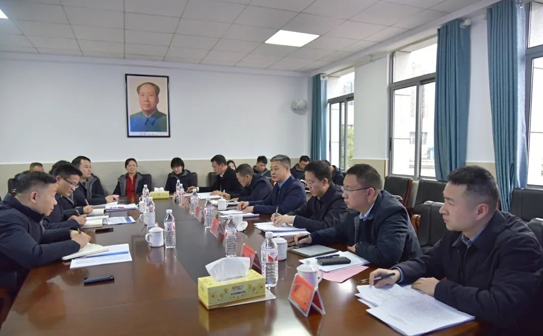 严华在市公共资源交易中心调研并座谈(图1)