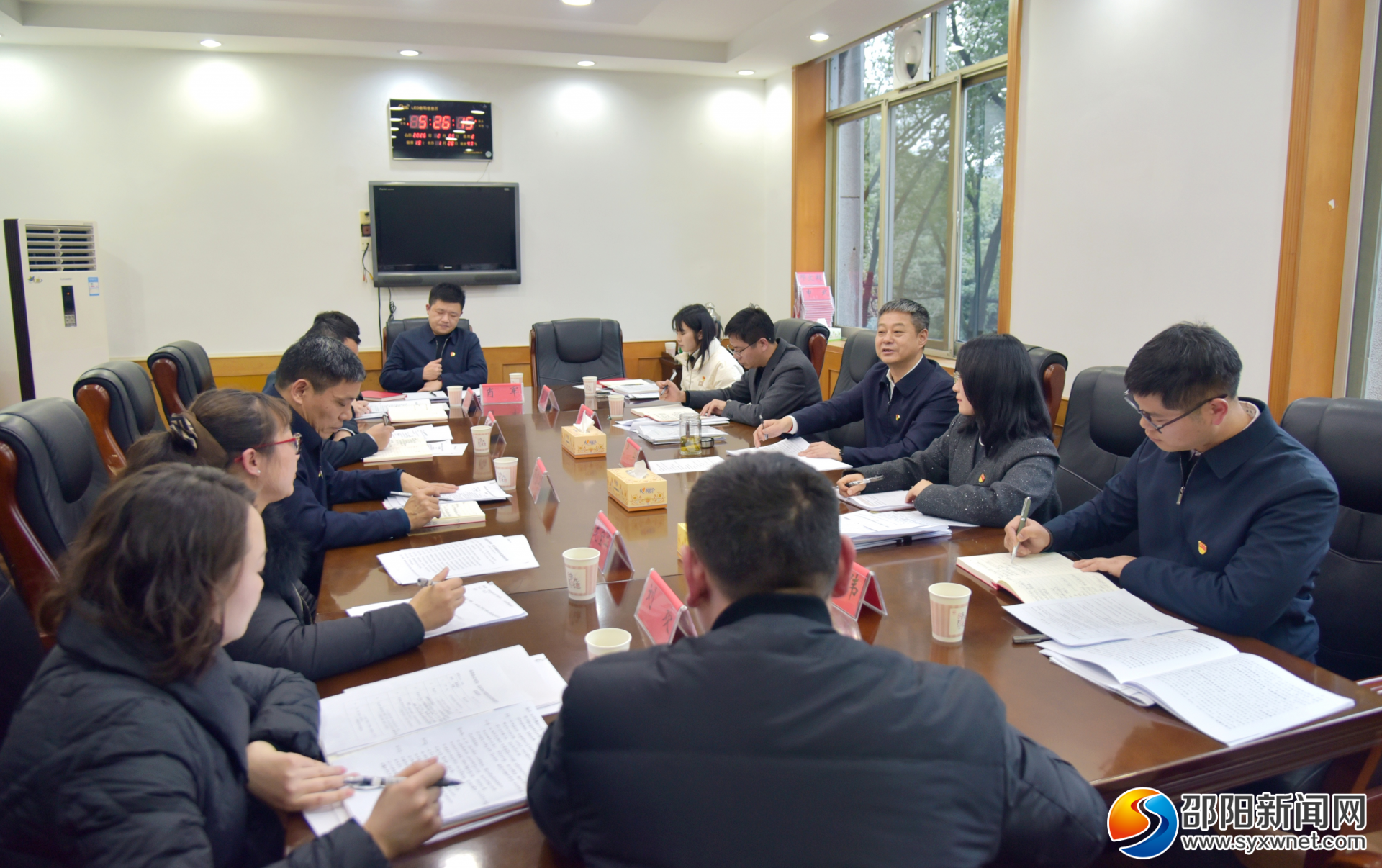 严华参加所在党支部2024年度组织生活会(图1)