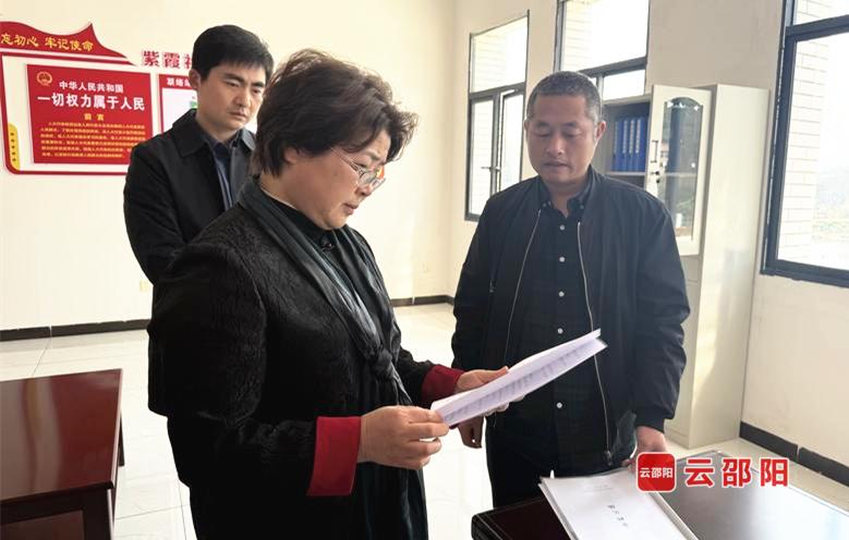 周迎春到大祥区调研人大工作(图1)
