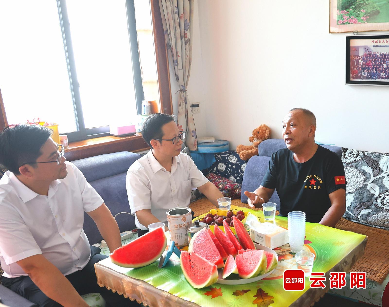 谢春来邵阳开展常态化联系退役军人工作(图1)