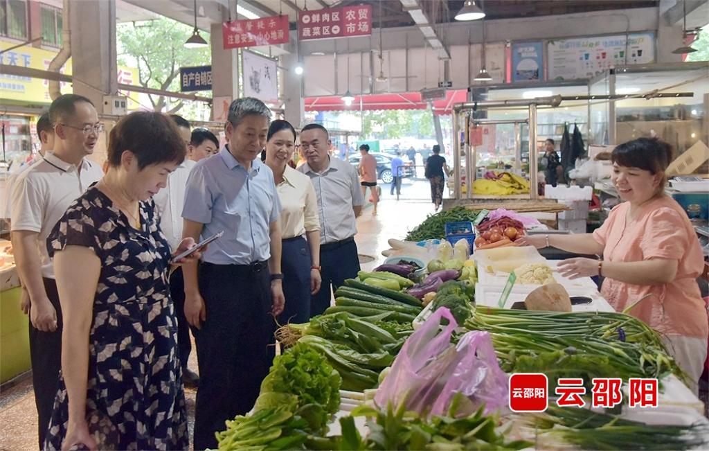 严华在市城区调研督导“半截路”打通及城市文明建设工作(图3)