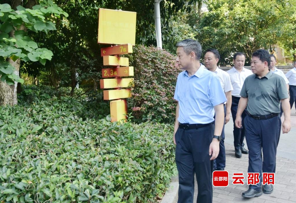 严华在市城区调研督导“半截路”打通及城市文明建设工作(图2)