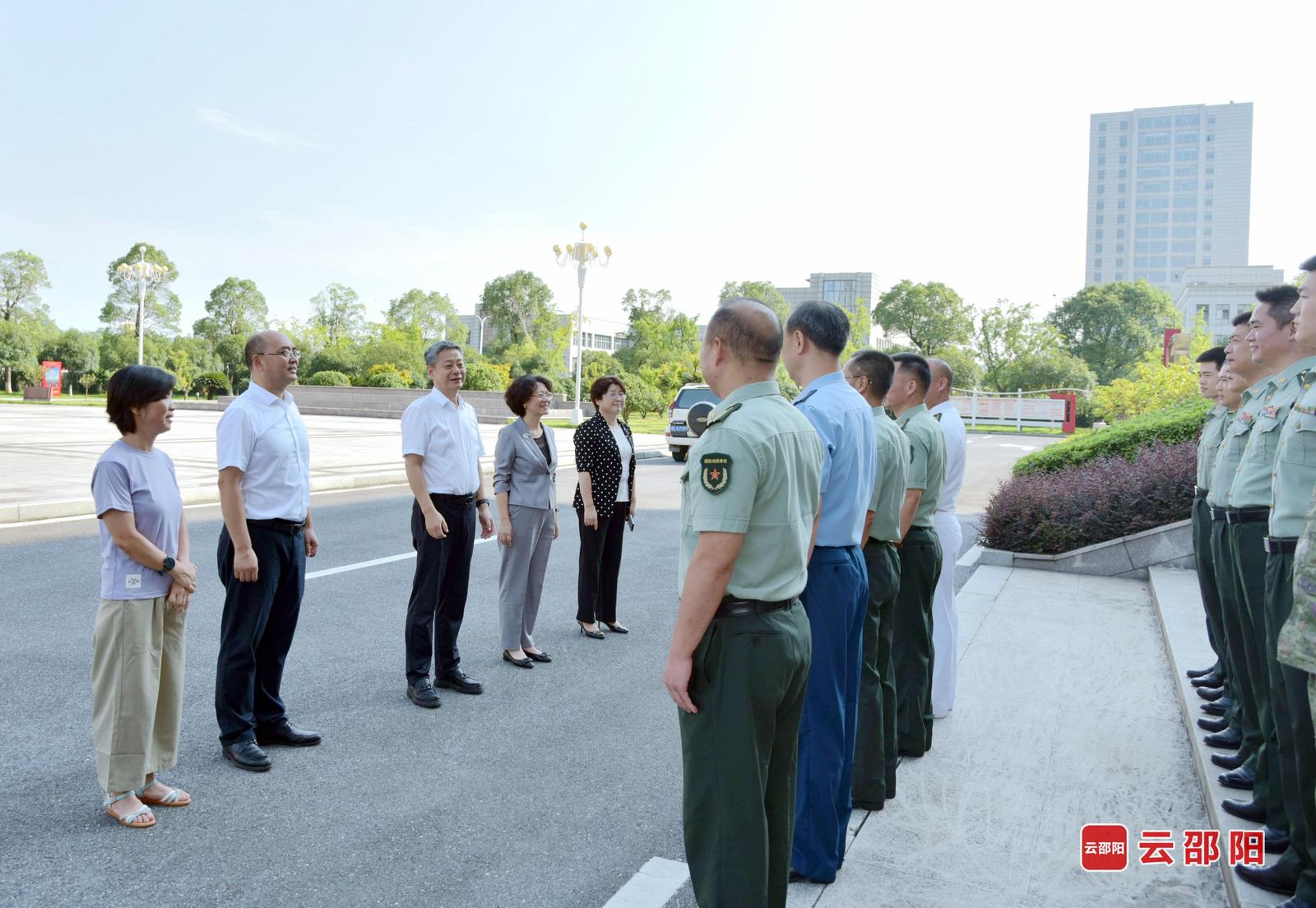 邵阳市领导八一前夕走访慰问驻邵部队和消防救援队伍(图2)