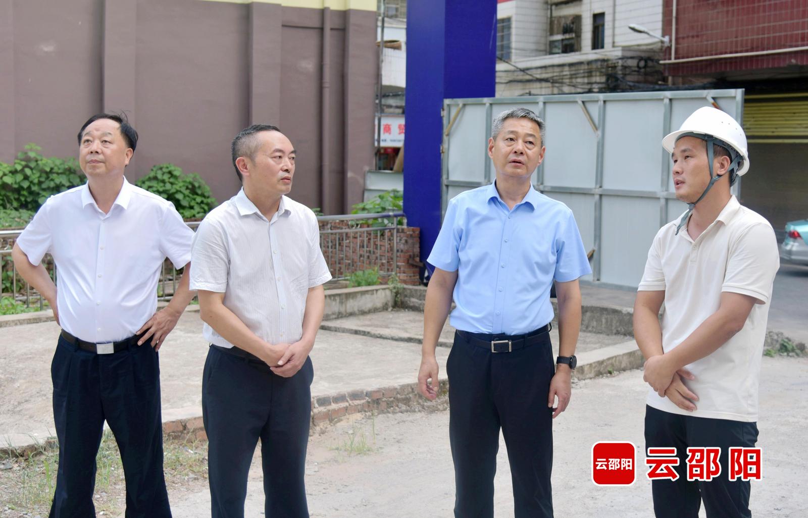 严华在市城区调研城市更新工作(图2)