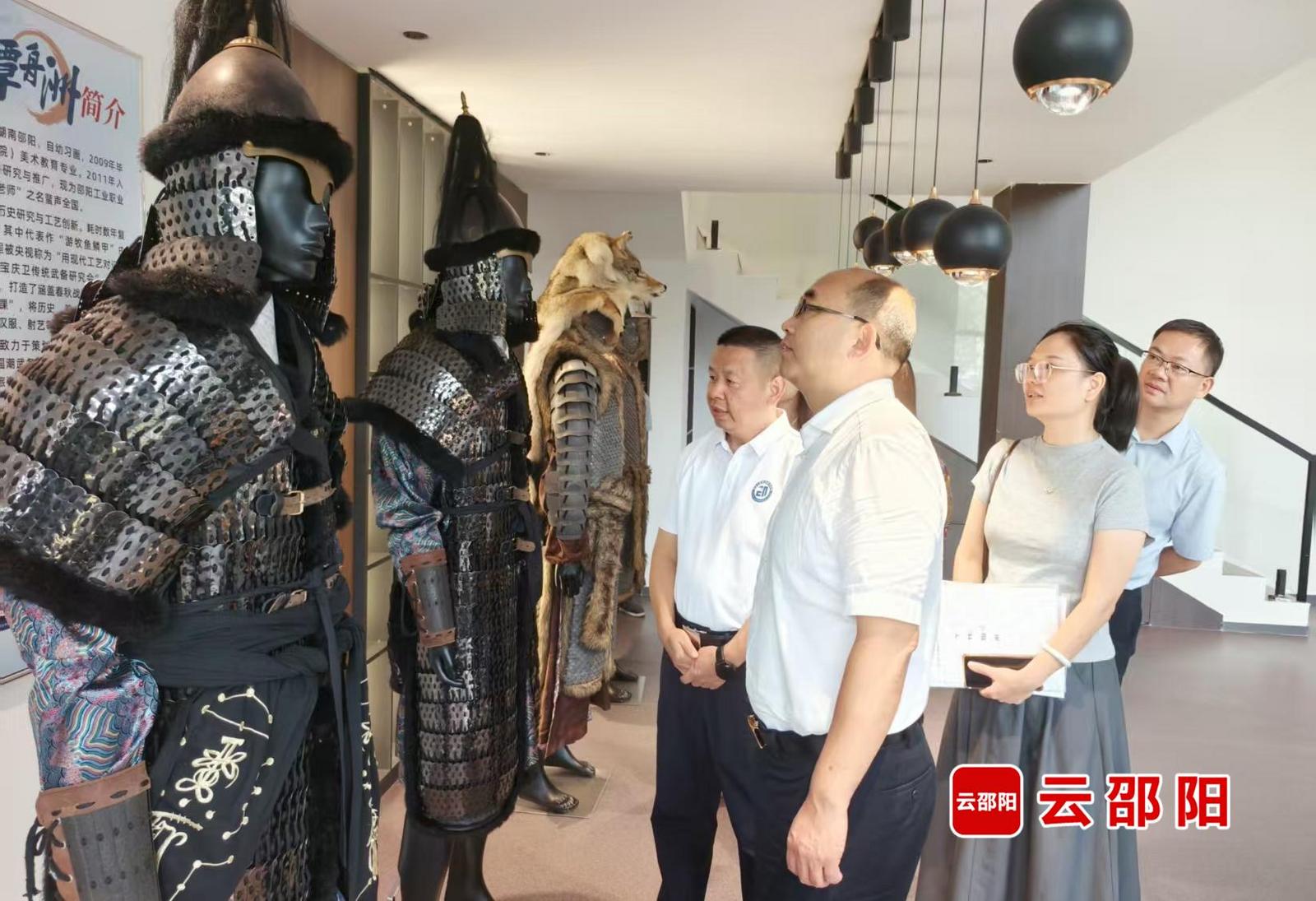 尚生龙看望慰问一线教师和教育工作者(图2)
