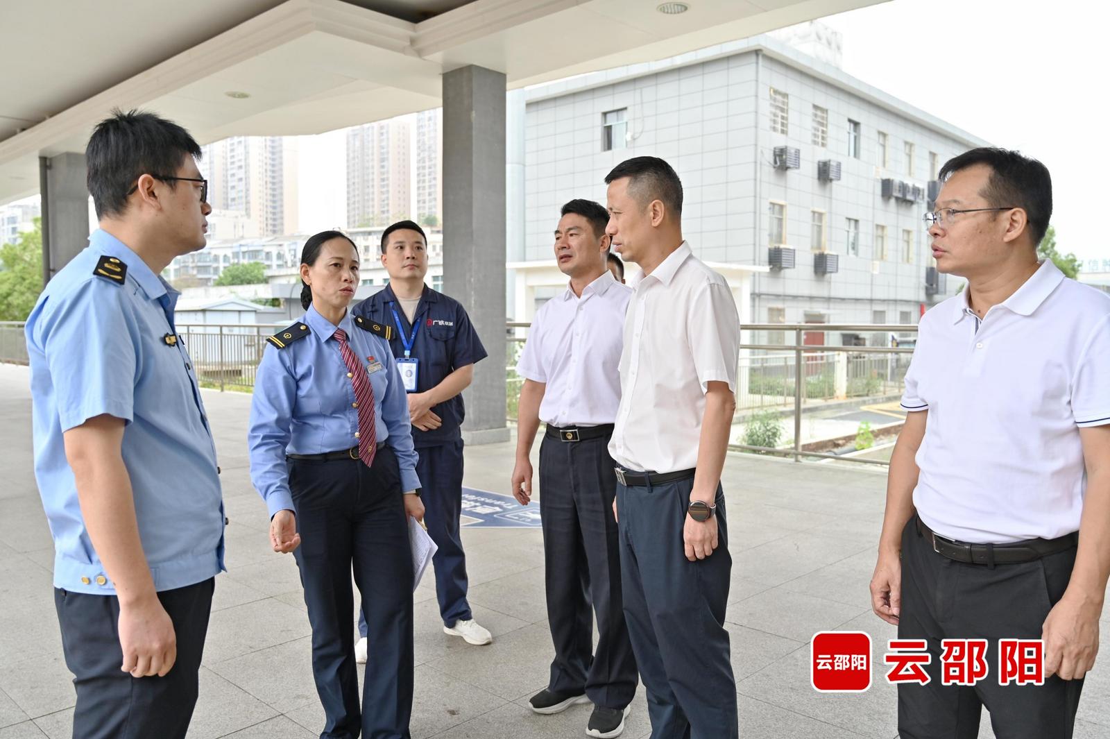 胡小刚专题调研安全生产与民生物资供应工作(图3)