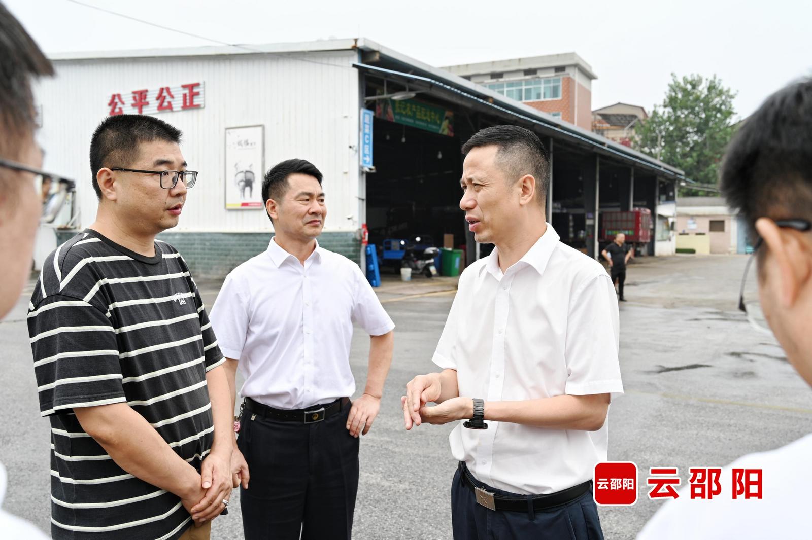 胡小刚专题调研安全生产与民生物资供应工作(图2)